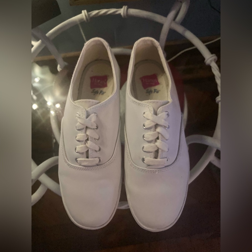 Hanes Her Way Soft Fit White Leather Shoes